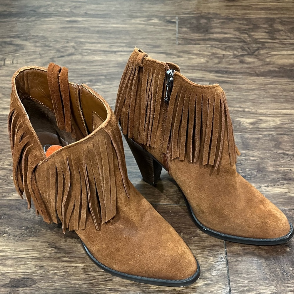 Jessica‎ Simpson Tan Suede Fringe Booties Sz. 7